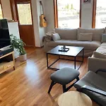 Marikollen, Spacious Appartment With Sunny Veranda
